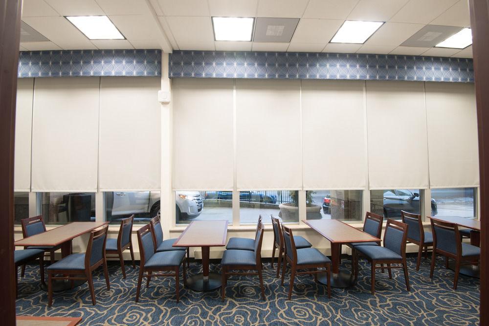 Doubletree By Hilton St. Louis Forest Park Exterior foto