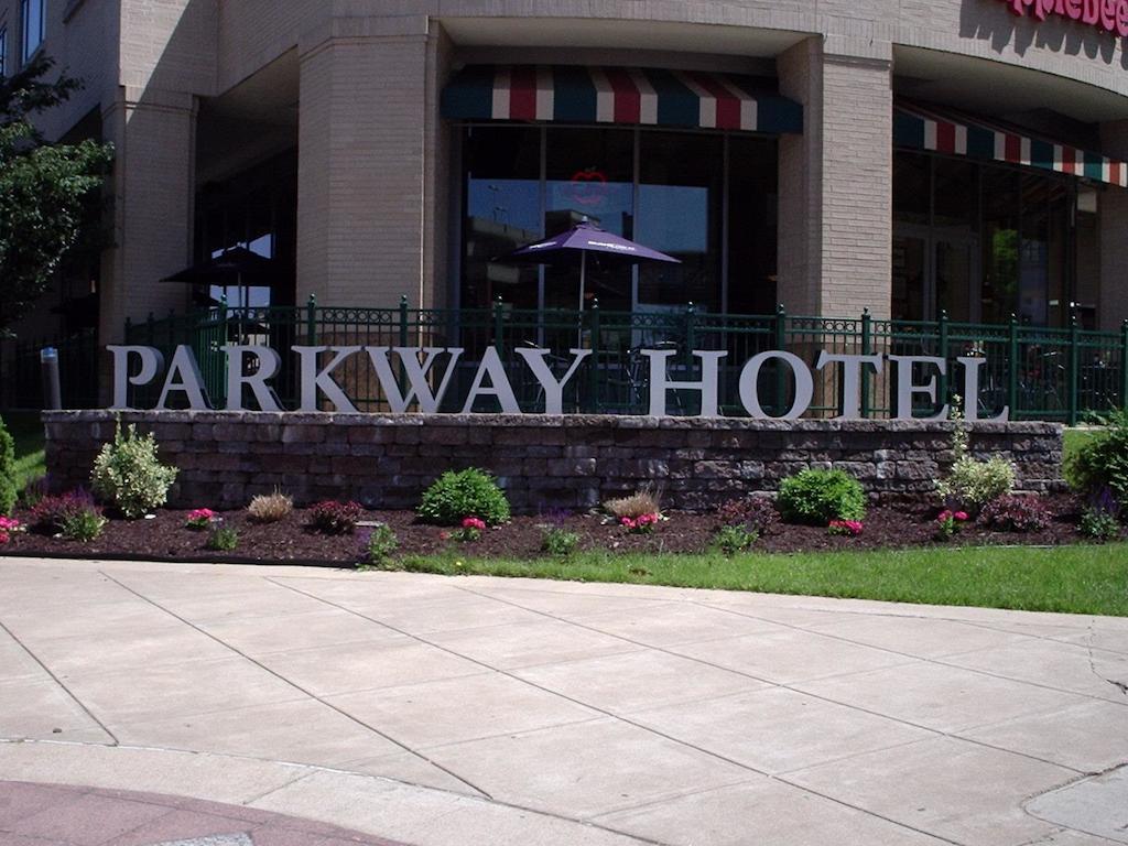Doubletree By Hilton St. Louis Forest Park Exterior foto
