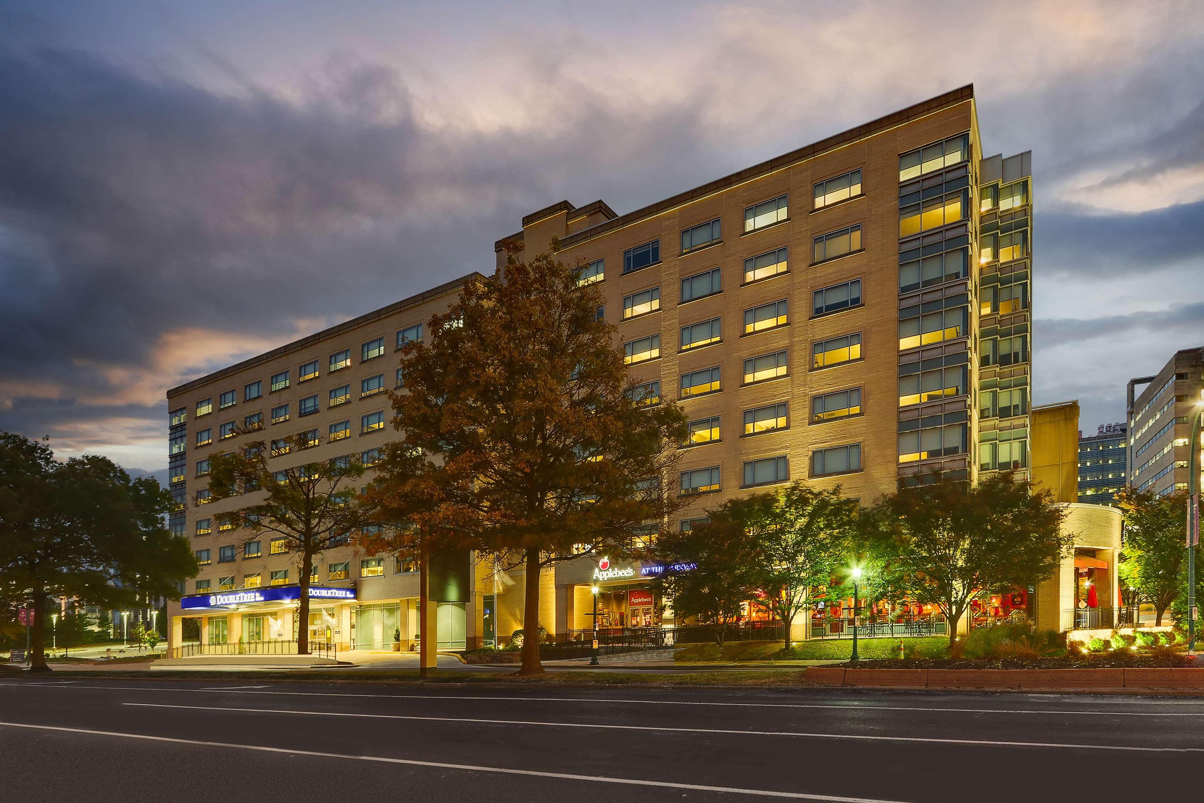 Doubletree By Hilton St. Louis Forest Park Exterior foto