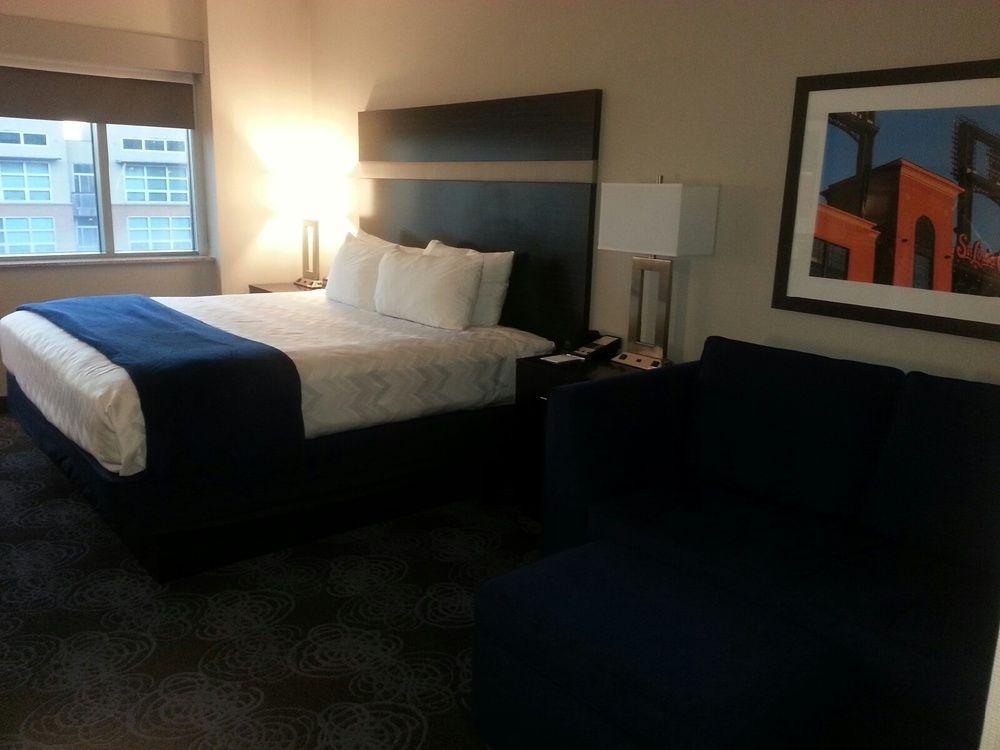 Doubletree By Hilton St. Louis Forest Park Exterior foto