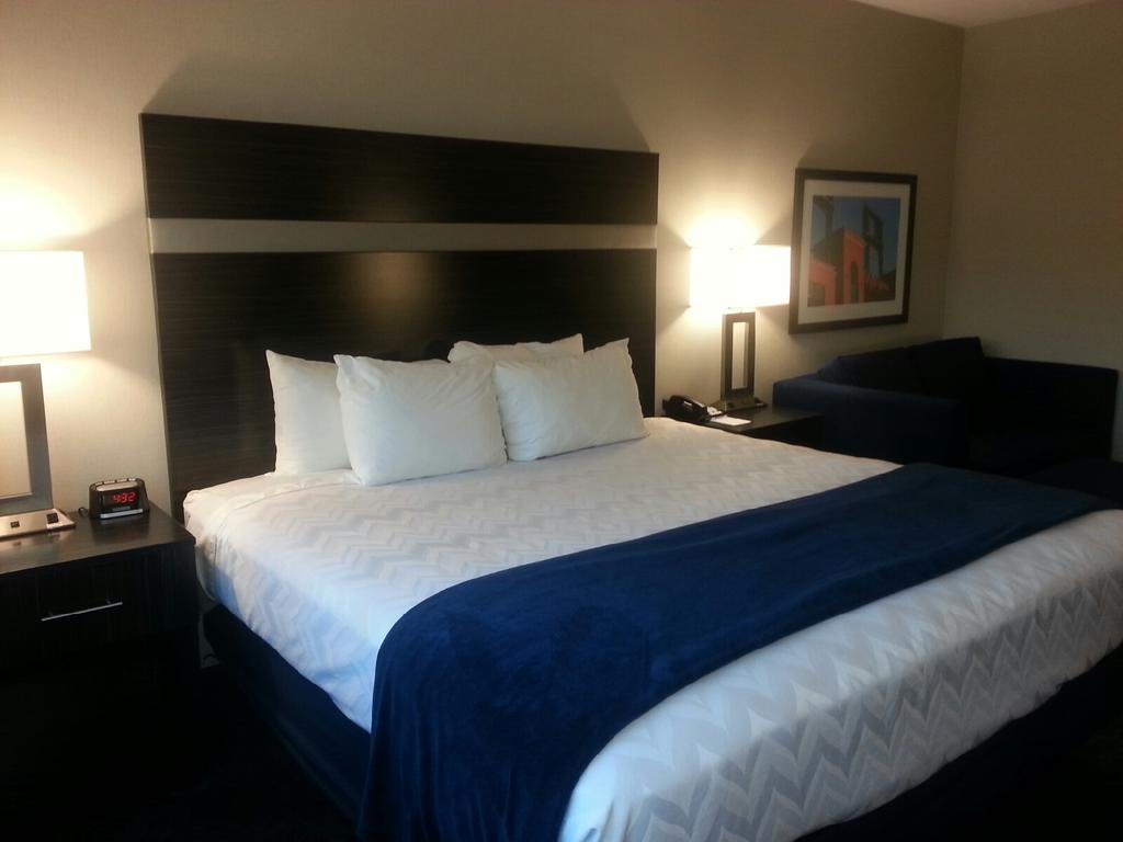 Doubletree By Hilton St. Louis Forest Park Exterior foto
