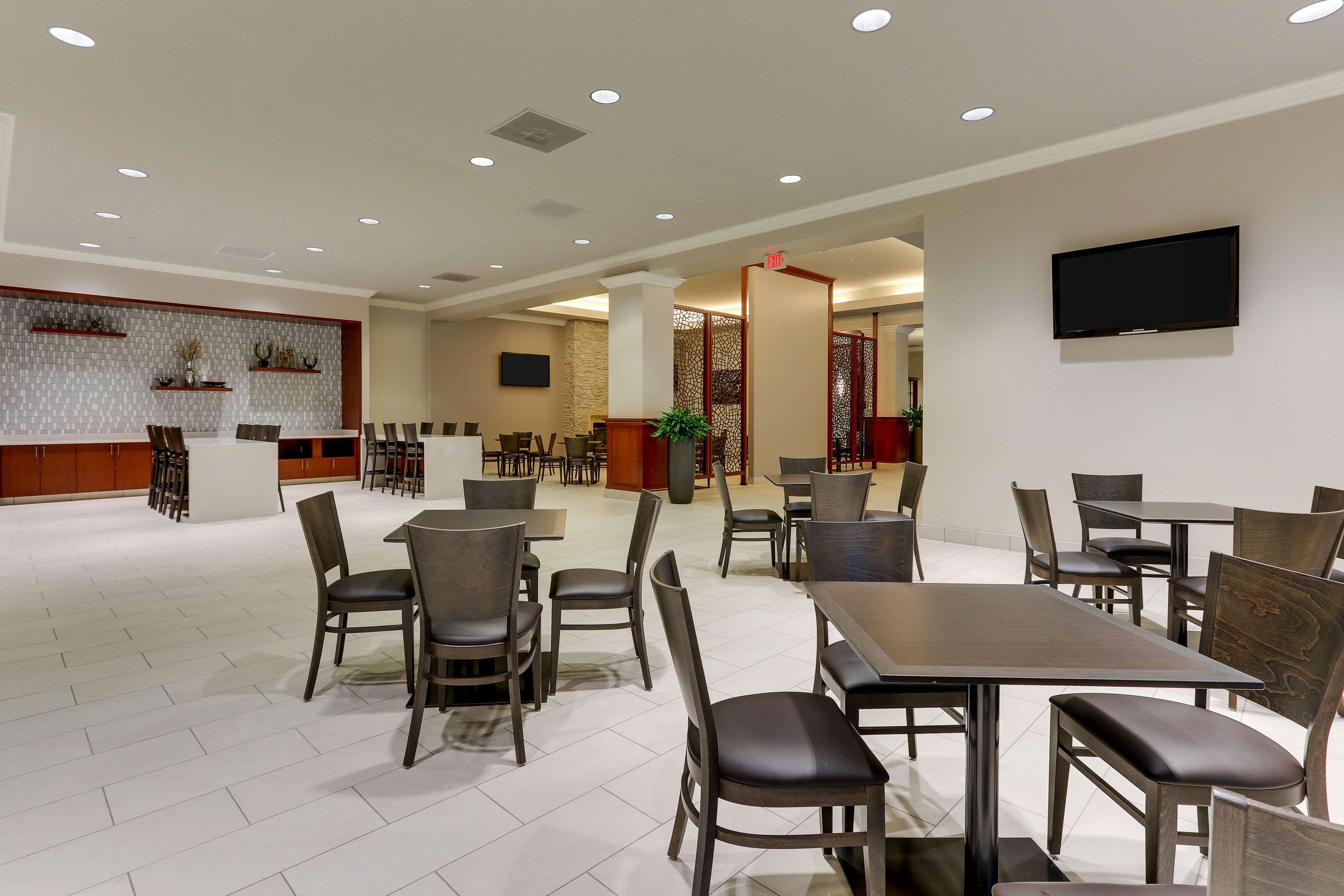 Doubletree By Hilton St. Louis Forest Park Exterior foto
