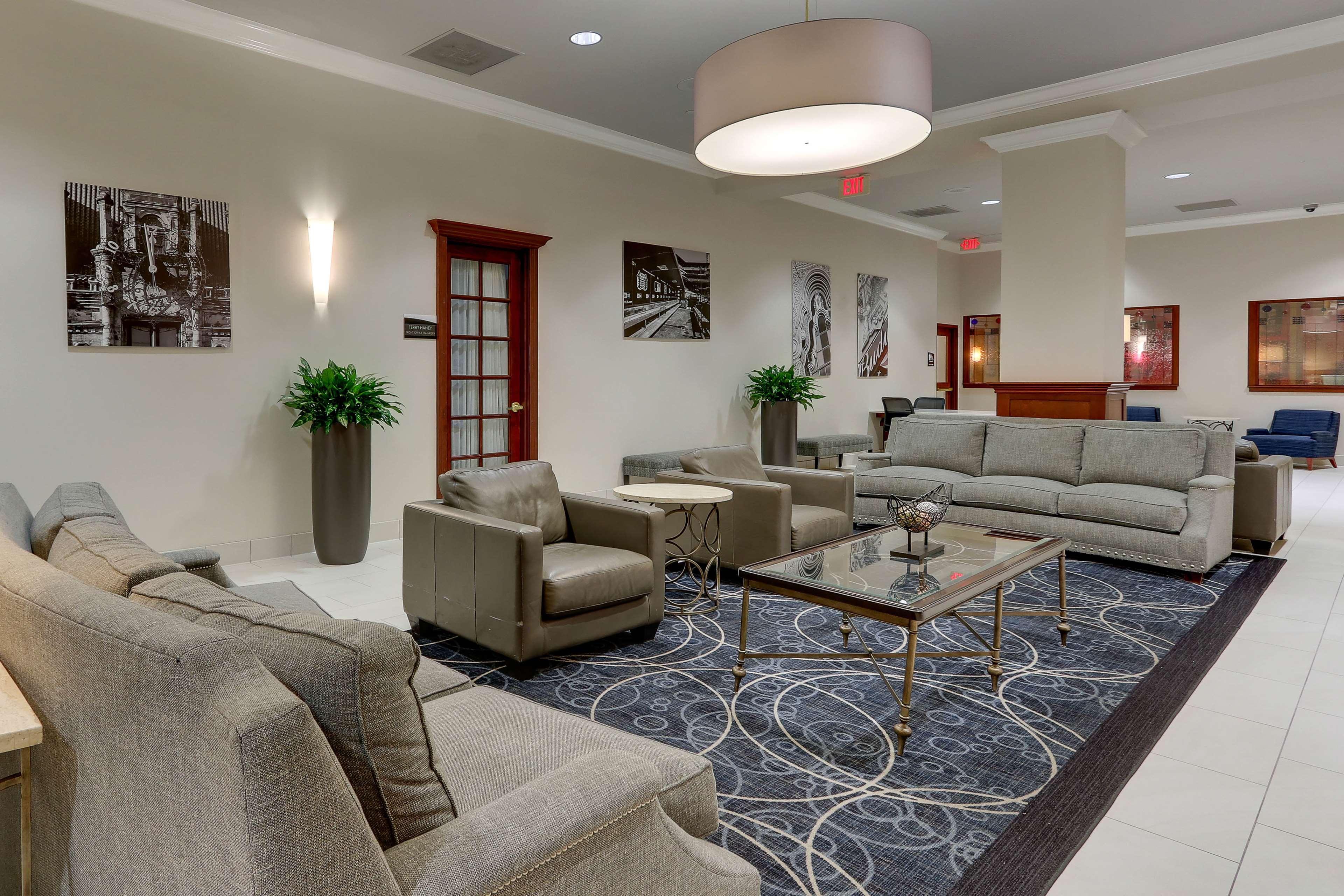 Doubletree By Hilton St. Louis Forest Park Exterior foto