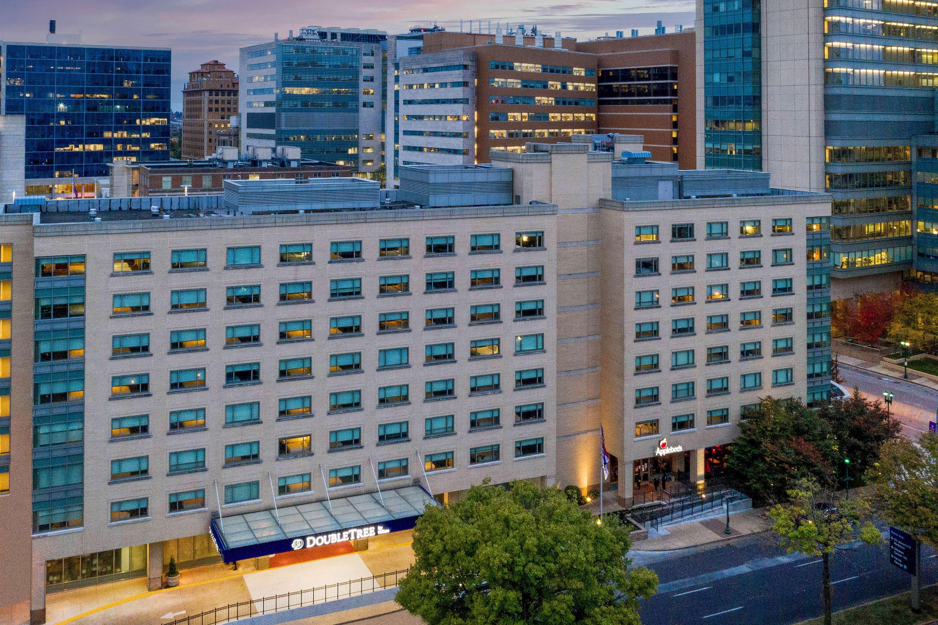 Doubletree By Hilton St. Louis Forest Park Exterior foto