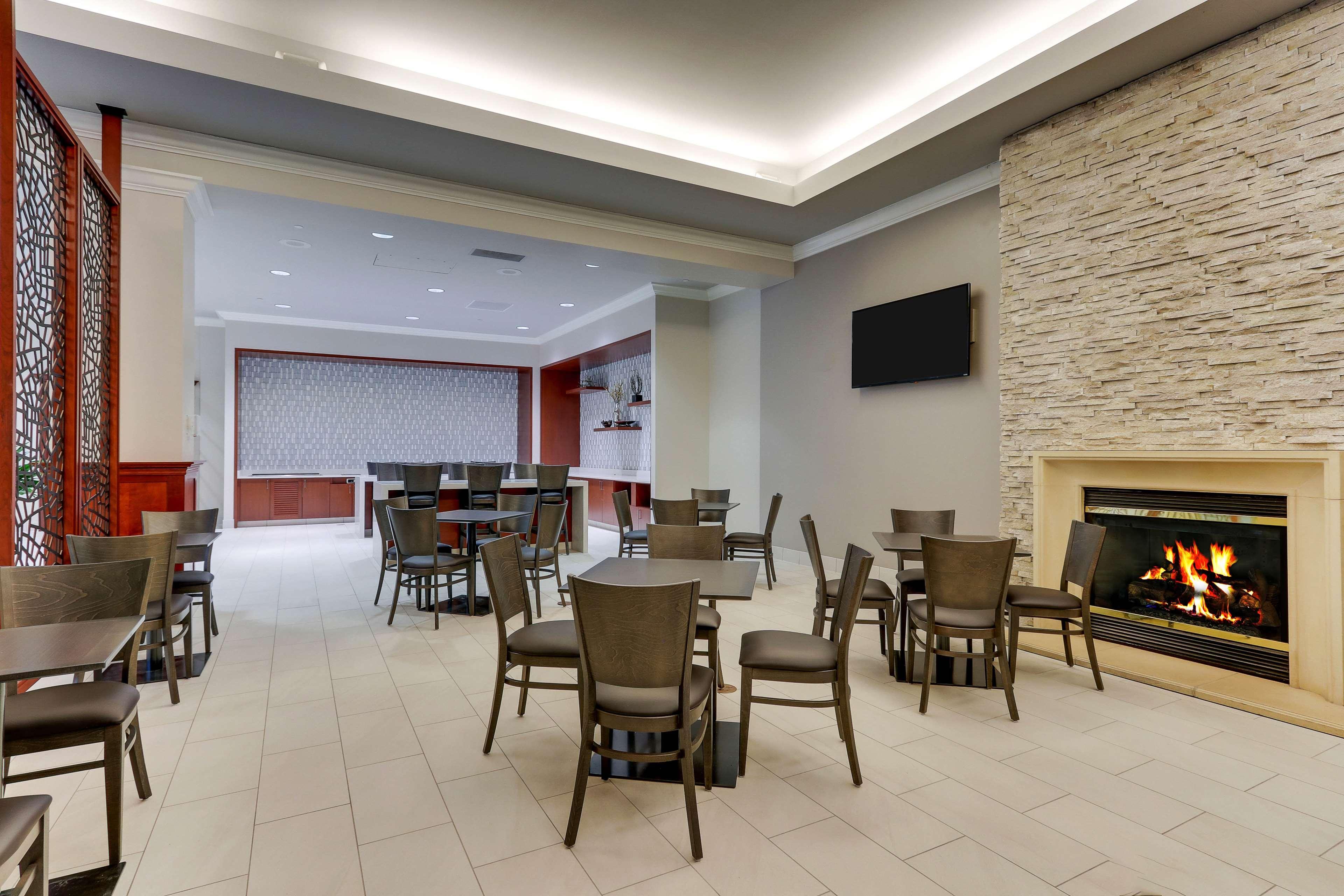 Doubletree By Hilton St. Louis Forest Park Exterior foto