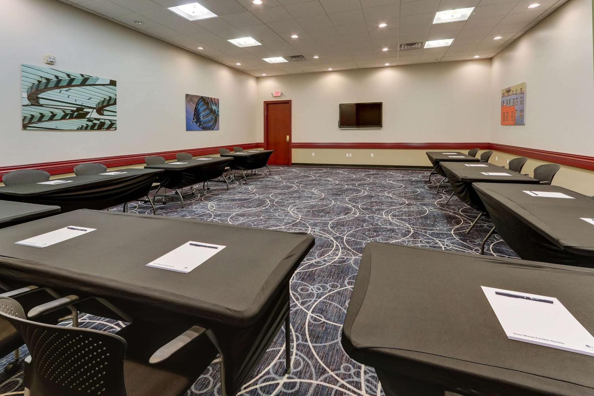 Doubletree By Hilton St. Louis Forest Park Exterior foto
