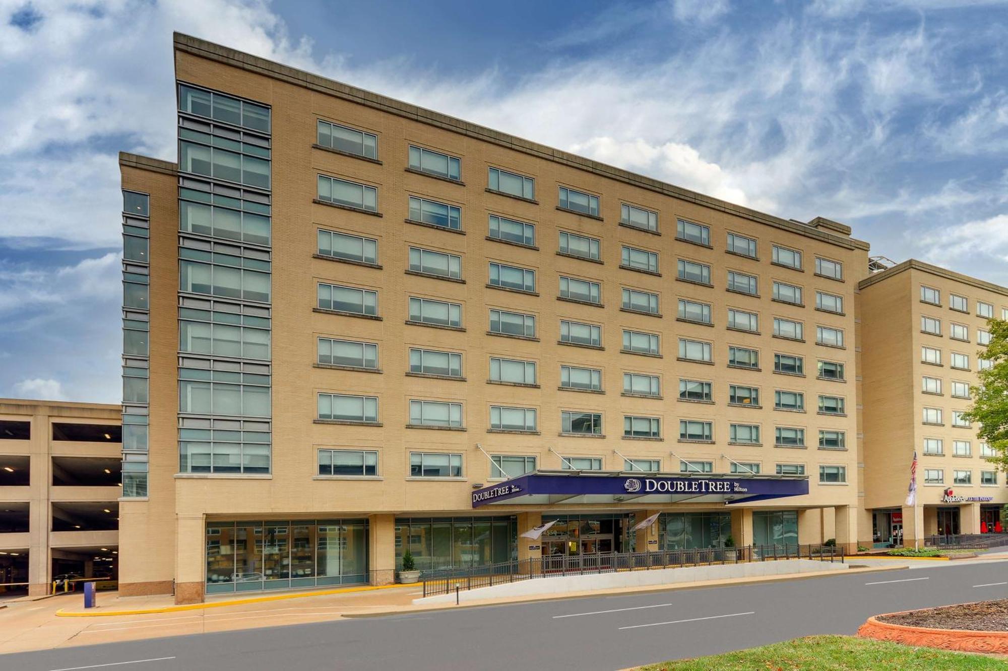 Doubletree By Hilton St. Louis Forest Park Exterior foto