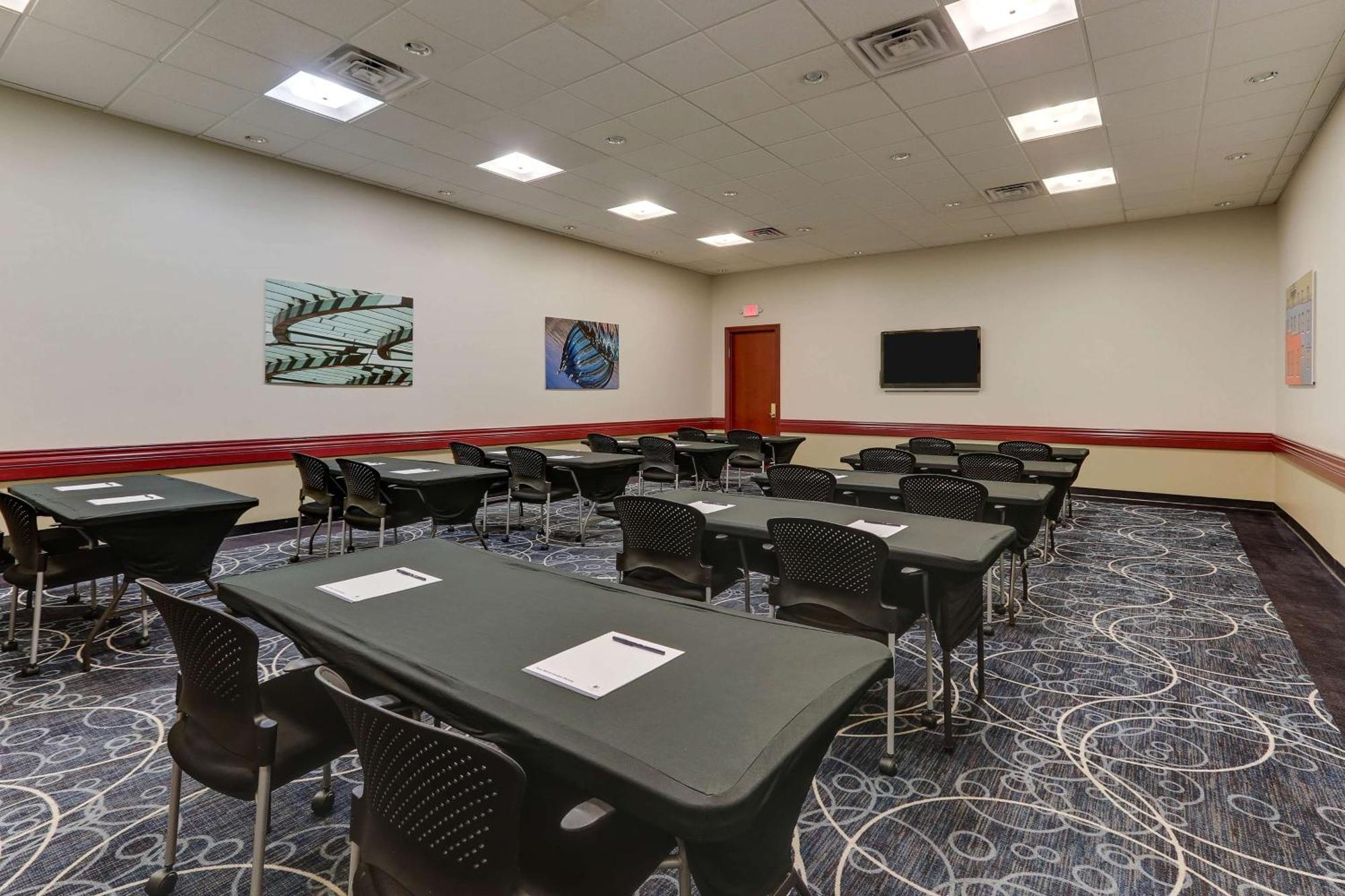 Doubletree By Hilton St. Louis Forest Park Exterior foto